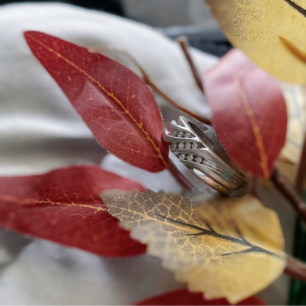 CRAZY SALE, %OVER %75% OFF% MENS SIZE 9 10K White Gold 3 ROW DIAMOND RING.